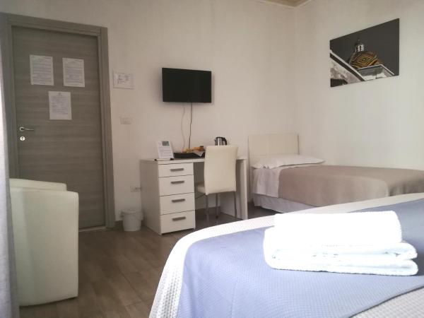 Passi Alterni Apartments : photo 9 de la chambre chambre double avec salle de bains privative séparée
