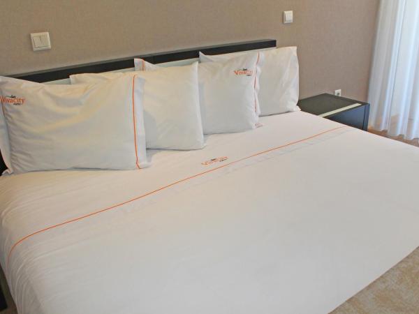 Vivacity Porto - Rooms & Apartments : photo 4 de la chambre chambre double ou lits jumeaux supérieure avec balcon