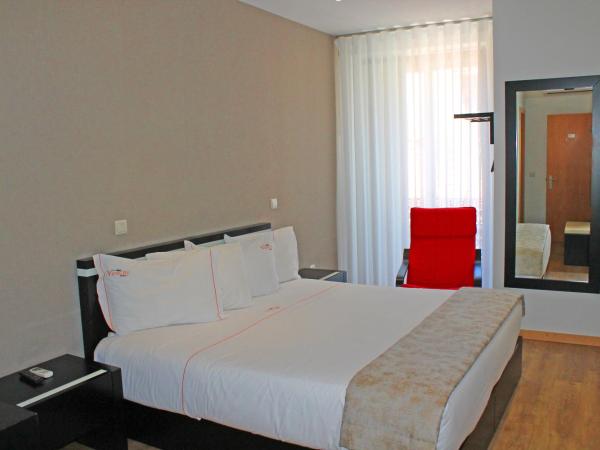 Vivacity Porto - Rooms & Apartments : photo 6 de la chambre chambre double avec lit d'appoint