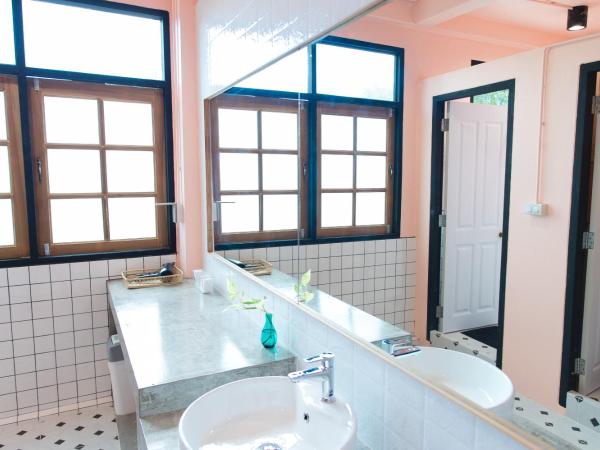 Bangpho Story : photo 9 de la chambre chambre double standard avec salle de bains commune