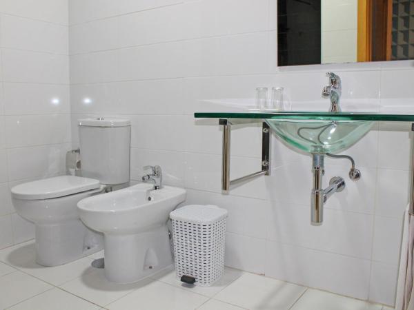 Vivacity Porto - Rooms & Apartments : photo 10 de la chambre chambre double ou lits jumeaux supérieure avec balcon