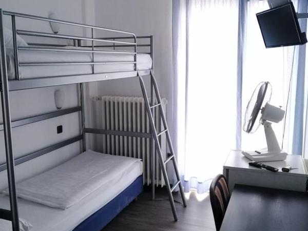 Hotel Berliner Hof : photo 1 de la chambre chambre double ou lits jumeaux avec salle de bains privative dans le couloir