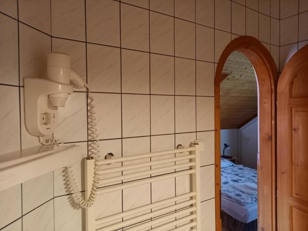 Hévízi fecskefészek : photo 9 de la chambre appartement