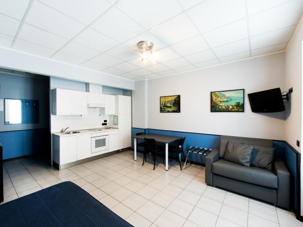 Hotel Tirreno : photo 1 de la chambre chambre lit queen-size avec kitchenette - annexe