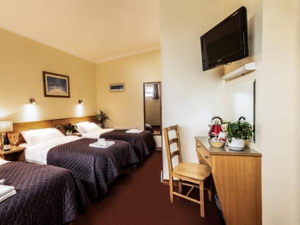 Holiday Hotel : photo 2 de la chambre chambre familiale (2 adultes et 2 enfants)