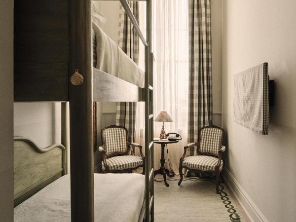 Hotel Peter and Paul, an Ash Hotel : photo 1 de la chambre school house bunk