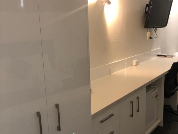 Parkside Inn Motel : photo 2 de la chambre chambre standard lit queen-size