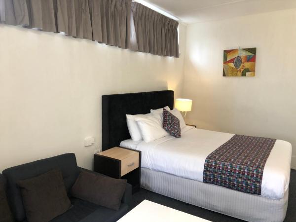 Parkside Inn Motel : photo 6 de la chambre chambre standard lit queen-size