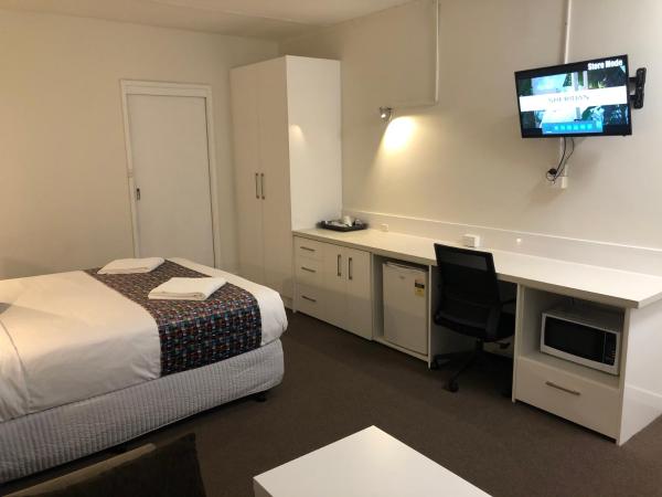 Parkside Inn Motel : photo 8 de la chambre chambre standard lit queen-size