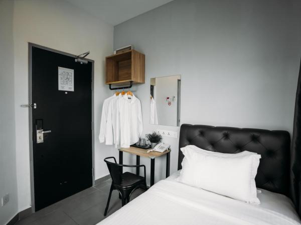 B Lot Hotel : photo 1 de la chambre chambre simple standard