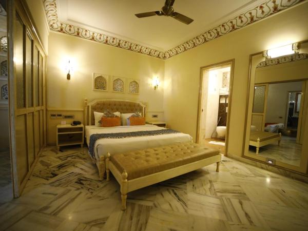 Laxmi Palace Heritage Boutique Hotel : photo 7 de la chambre family suite free pick up on arrival only from train or bus station (8am-8pm)