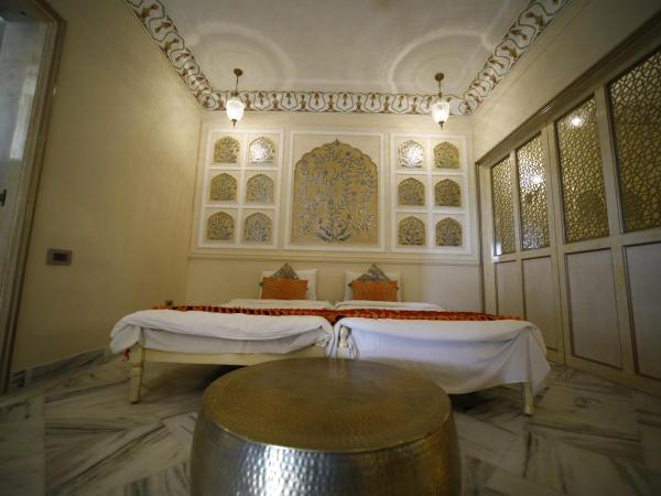 Laxmi Palace Heritage Boutique Hotel : photo 9 de la chambre family suite free pick up on arrival only from train or bus station (8am-8pm)