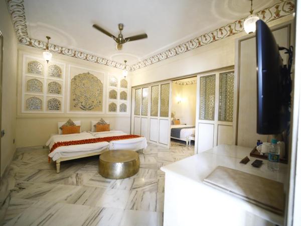 Laxmi Palace Heritage Boutique Hotel : photo 1 de la chambre family suite free pick up on arrival only from train or bus station (8am-8pm)