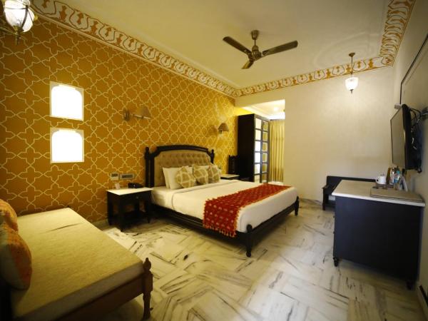 Laxmi Palace Heritage Boutique Hotel : photo 1 de la chambre royal room king size bed free pick up on arrival only from train or bus (8am-8pm)