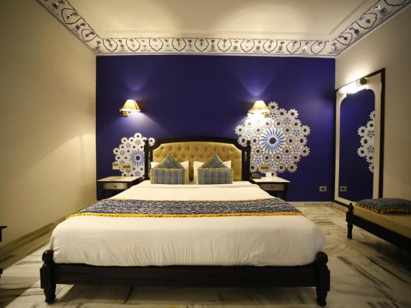 Laxmi Palace Heritage Boutique Hotel : photo 5 de la chambre royal room king size bed free pick up on arrival only from train or bus (8am-8pm)