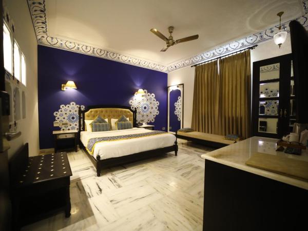 Laxmi Palace Heritage Boutique Hotel : photo 6 de la chambre royal room king size bed free pick up on arrival only from train or bus (8am-8pm)