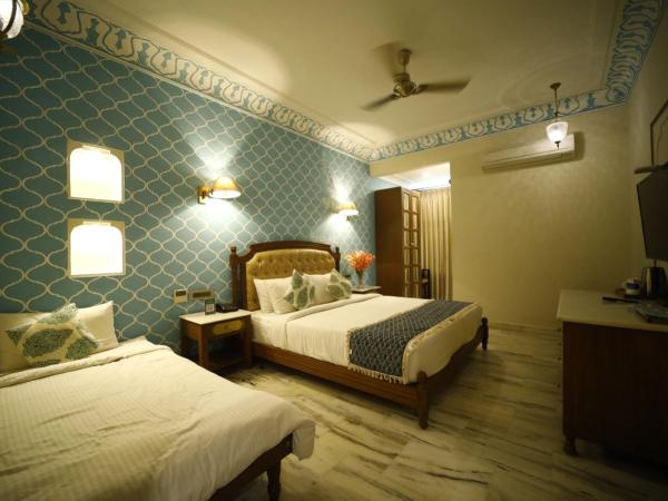 Laxmi Palace Heritage Boutique Hotel : photo 7 de la chambre royal room king size bed free pick up on arrival only from train or bus (8am-8pm)