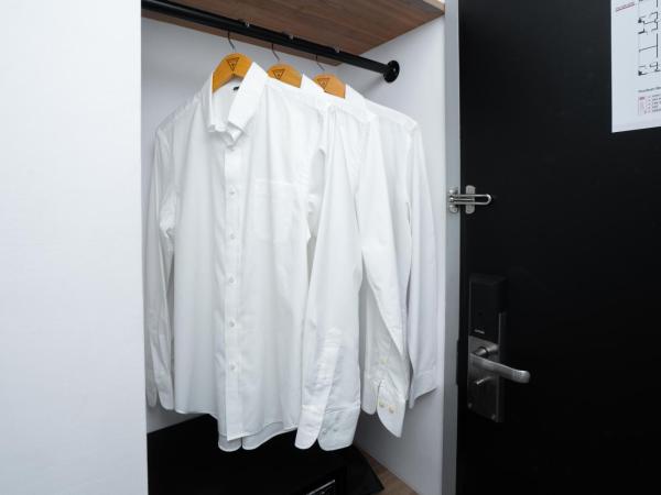 B Lot Hotel : photo 7 de la chambre chambre lits jumeaux deluxe sans fenêtre