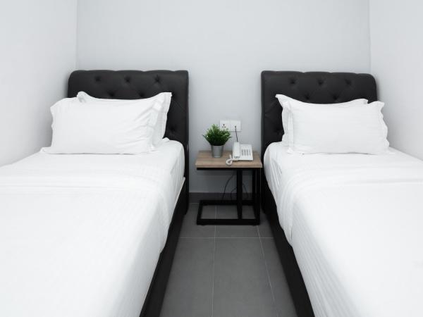 B Lot Hotel : photo 5 de la chambre chambre lits jumeaux deluxe sans fenêtre