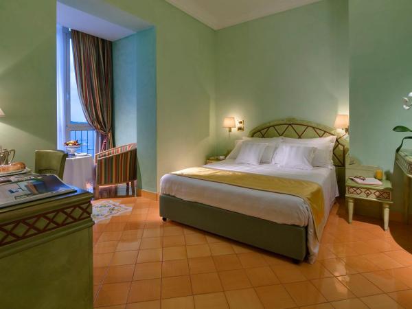 Miramare E Castello : photo 2 de la chambre chambre double ou lits jumeaux supérieure - vue sur mer