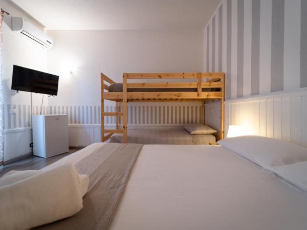 Villa Cinque Pini : photo 3 de la chambre chambre familiale - vue sur mer