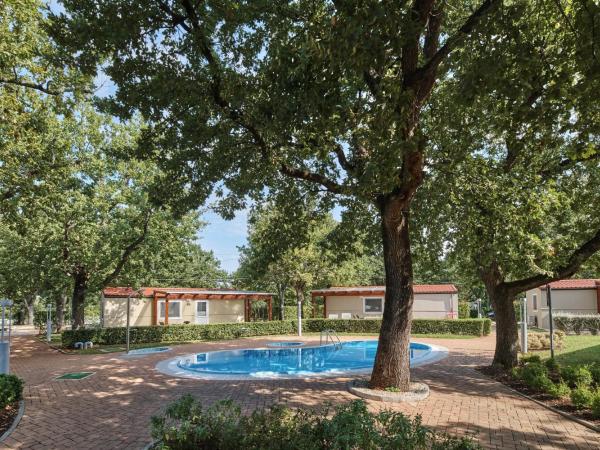 Camping Ulika Mobile Homes - Naturist : photo 3 de la chambre superior mobile home with pool view