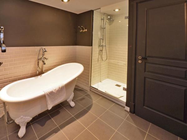 Maison de Famille Les 5 Frères : photo 5 de la chambre grande chambre double ou lits jumeaux