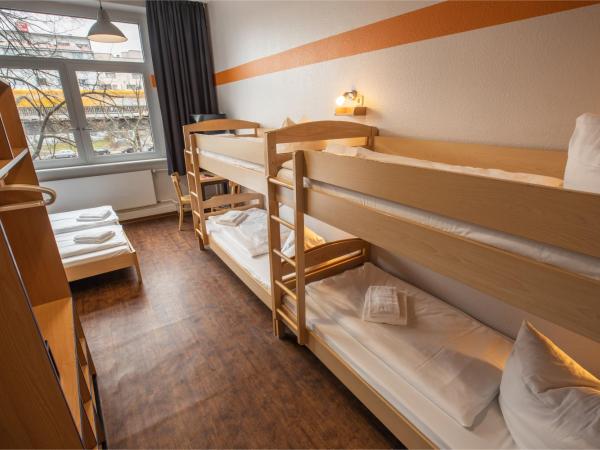 acama Hotel & Hostel Kreuzberg : photo 8 de la chambre chambre 6 lits 