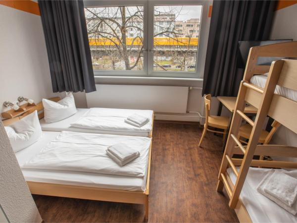 acama Hotel & Hostel Kreuzberg : photo 9 de la chambre chambre 6 lits 