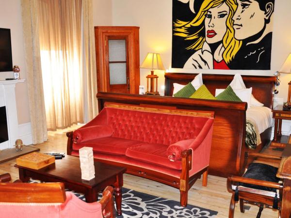 Carmelite Hotel; BW Signature Collection : photo 5 de la chambre suite lit king-size avec canapé