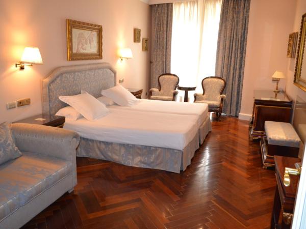 Hotel Alameda Palace : photo 2 de la chambre chambre lits jumeaux avec canapé-lit (2 adultes + 1 enfant)