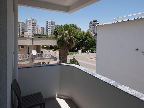 Pure Blanche Hotel : photo 3 de la chambre chambre double avec balcon (3 adultes)