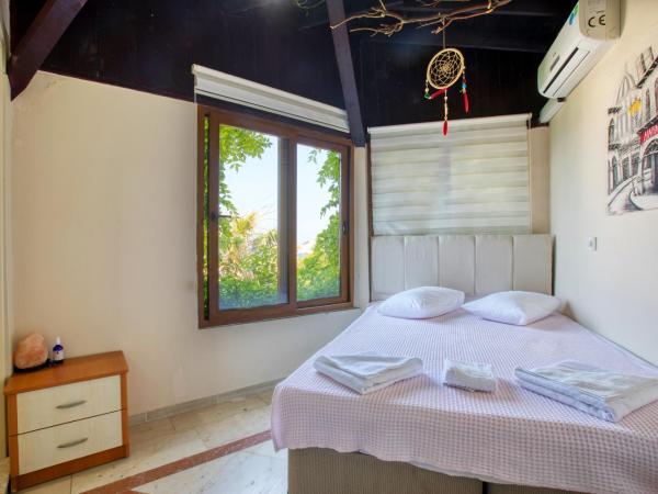 Hayalbaz : photo 7 de la chambre chambre lit king-size - vue sur mer