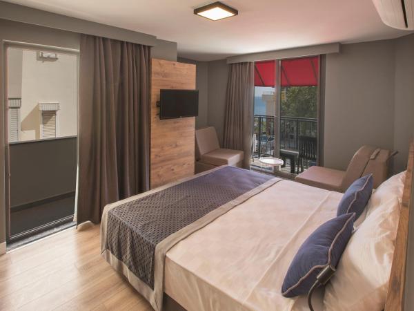 Pure Blanche Hotel : photo 2 de la chambre chambre triple deluxe - vue sur mer