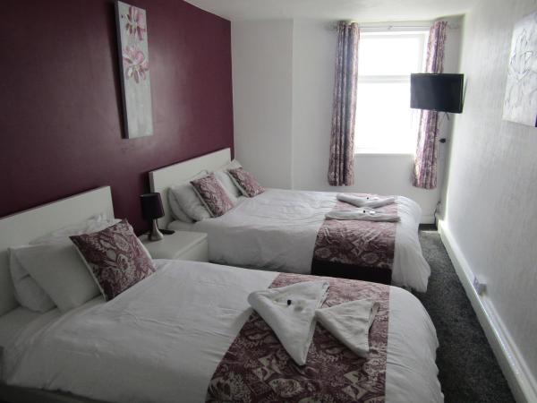Alderley Hotel Blackpool : photo 9 de la chambre chambre lits jumeaux avec salle de bains