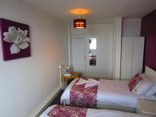 Alderley Hotel Blackpool : photo 3 de la chambre chambre lits jumeaux avec salle de bains