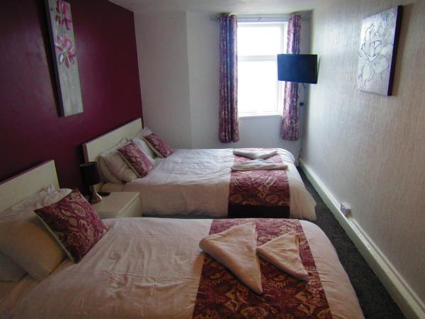 Alderley Hotel Blackpool : photo 8 de la chambre chambre lits jumeaux avec salle de bains