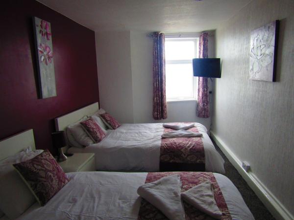 Alderley Hotel Blackpool : photo 7 de la chambre chambre lits jumeaux avec salle de bains