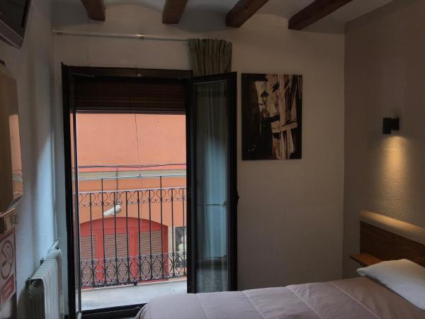 Hostal Radio Barcelona : photo 2 de la chambre chambre double climatisée avec salle de bains privative