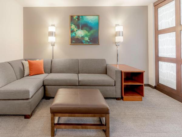 Hyatt Place Salt Lake City Airport : photo 9 de la chambre chambre lit king-size avec canapé-lit