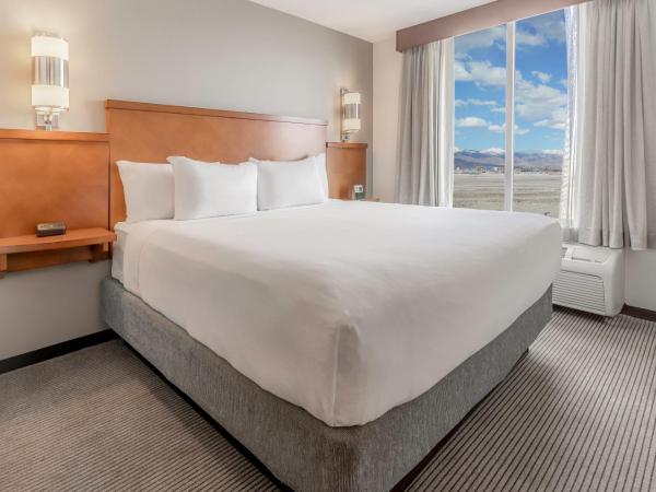 Hyatt Place Salt Lake City Airport : photo 8 de la chambre chambre lit king-size avec canapé-lit - Étage supérieur