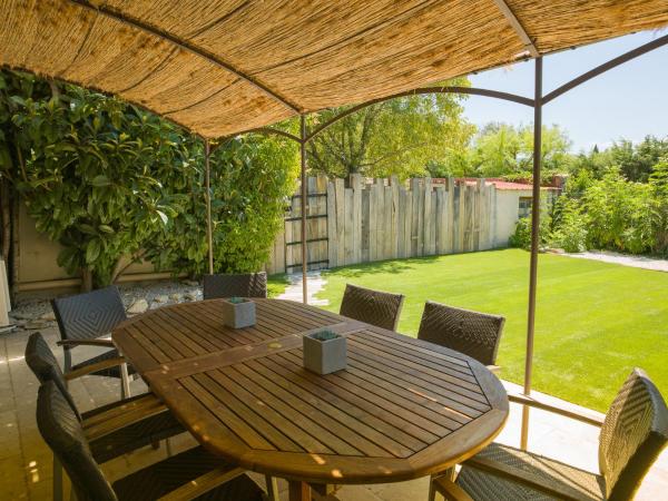 Hôtel l'Amandière : photo 5 de la chambre maison de vacances avec jardin privé 