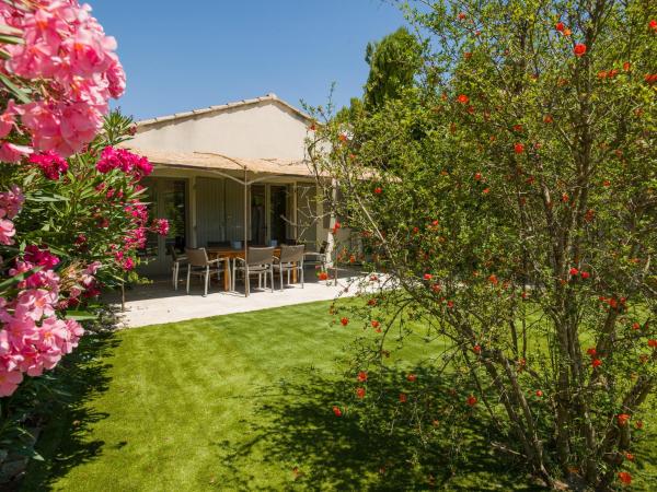 Hôtel l'Amandière : photo 4 de la chambre maison de vacances avec jardin privé 