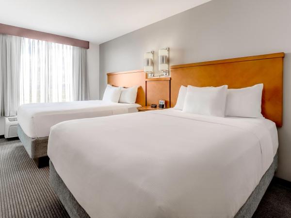 Hyatt Place Salt Lake City Airport : photo 6 de la chambre queen room with two queen beds, sofa bed and accessible tub