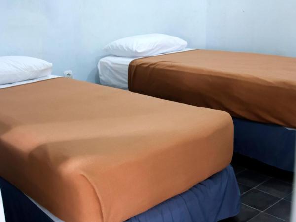 Ndalem Mantrigawen : photo 2 de la chambre chambre lits jumeaux standard avec ventilateur