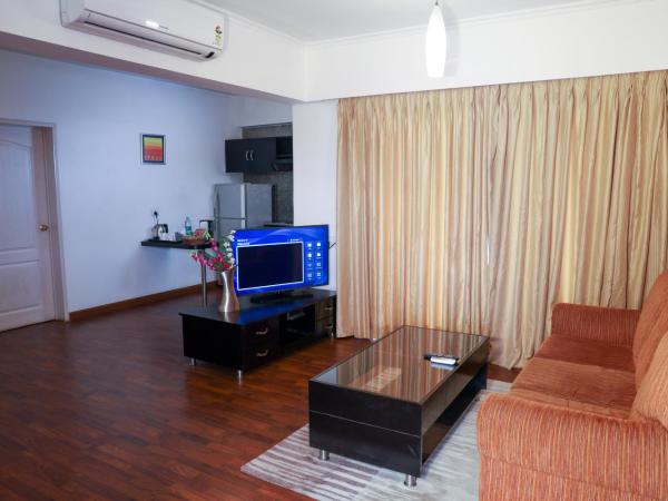 Royal Orchid Golden Suites Pune : photo 1 de la chambre deluxe suite with 15% discount on food & beverages