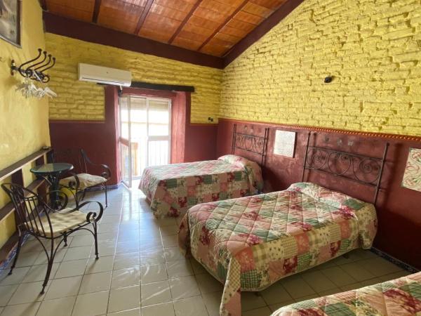 PENSION VERGARA , Sevilla : photo 4 de la chambre chambre triple avec salle de bains commune