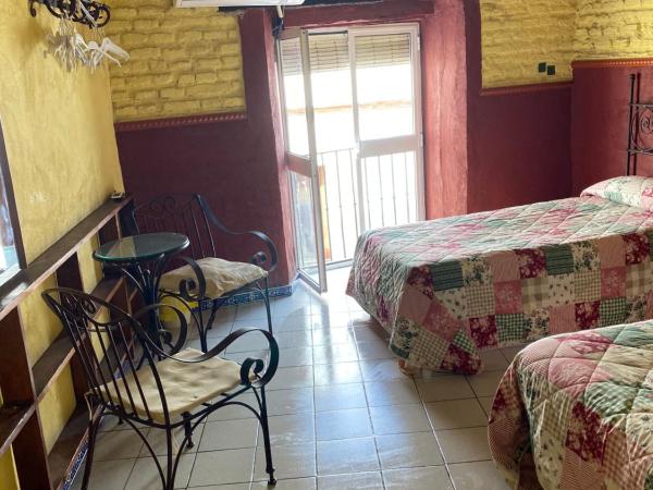 PENSION VERGARA , Sevilla : photo 6 de la chambre chambre triple avec salle de bains commune