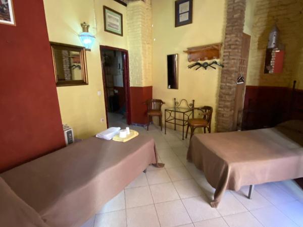 PENSION VERGARA , Sevilla : photo 3 de la chambre chambre quadruple avec salle de bains commune