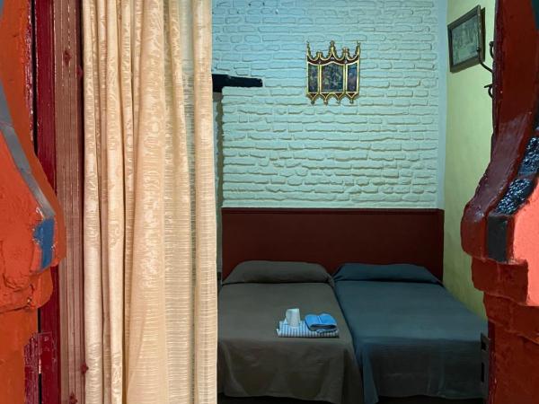 PENSION VERGARA , Sevilla : photo 10 de la chambre chambre double ou lits jumeaux avec salle de bains commune